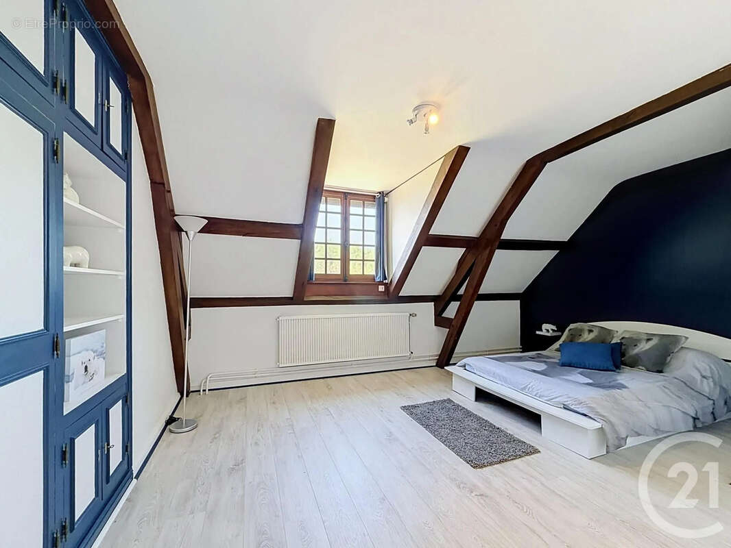 Maison à MARCILLY-EN-VILLETTE