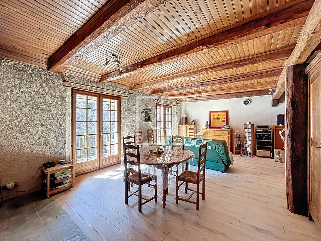 Maison à LE LAUZET-UBAYE