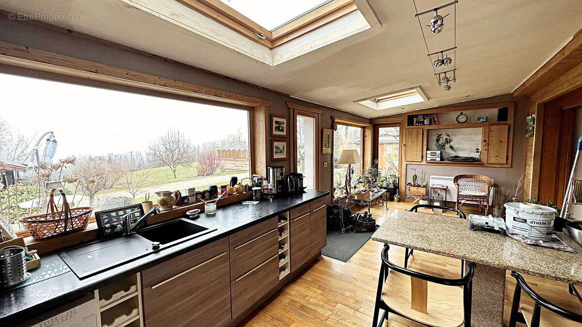 Maison à LA ROCHE-SUR-FORON