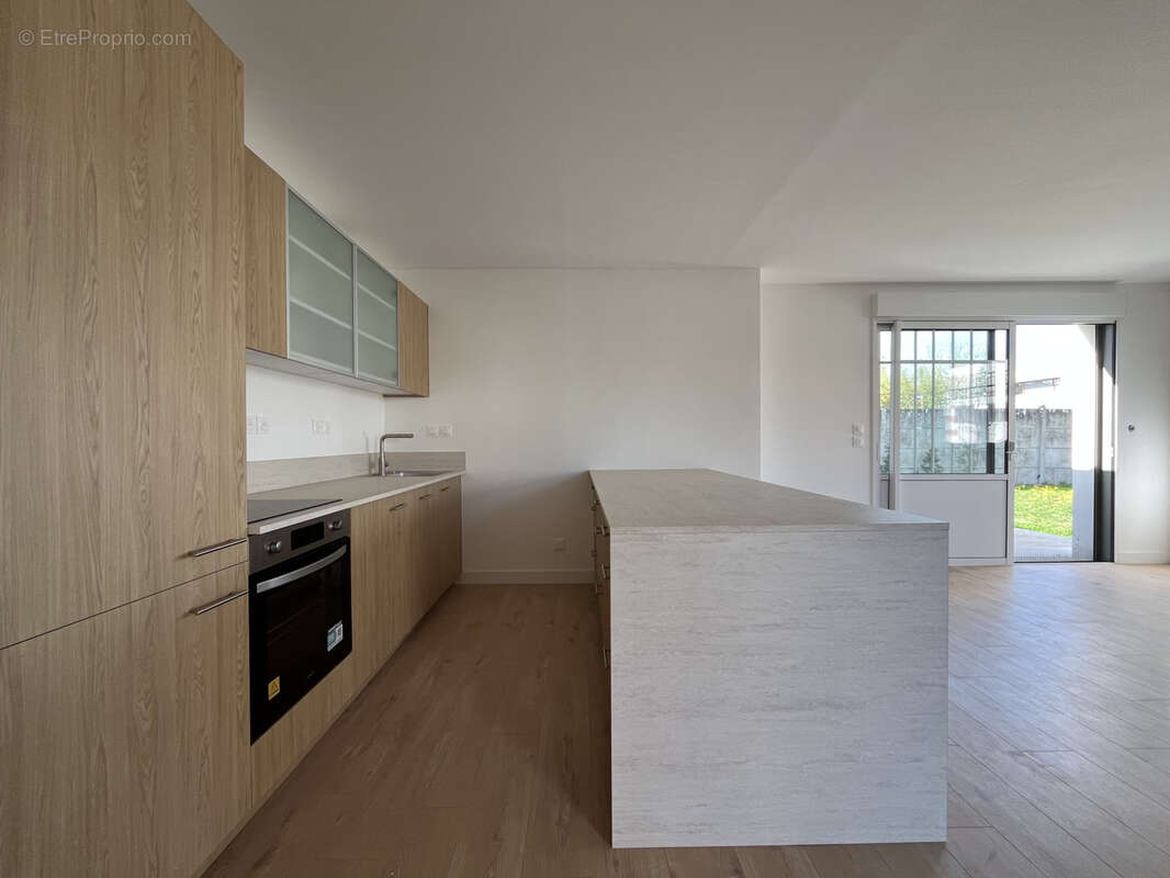 Maison à VILLENAVE-D'ORNON