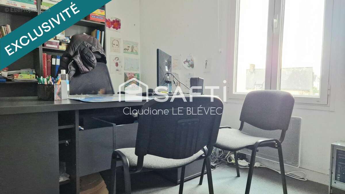 Photo 2 - Commerce à SAINT-AVE