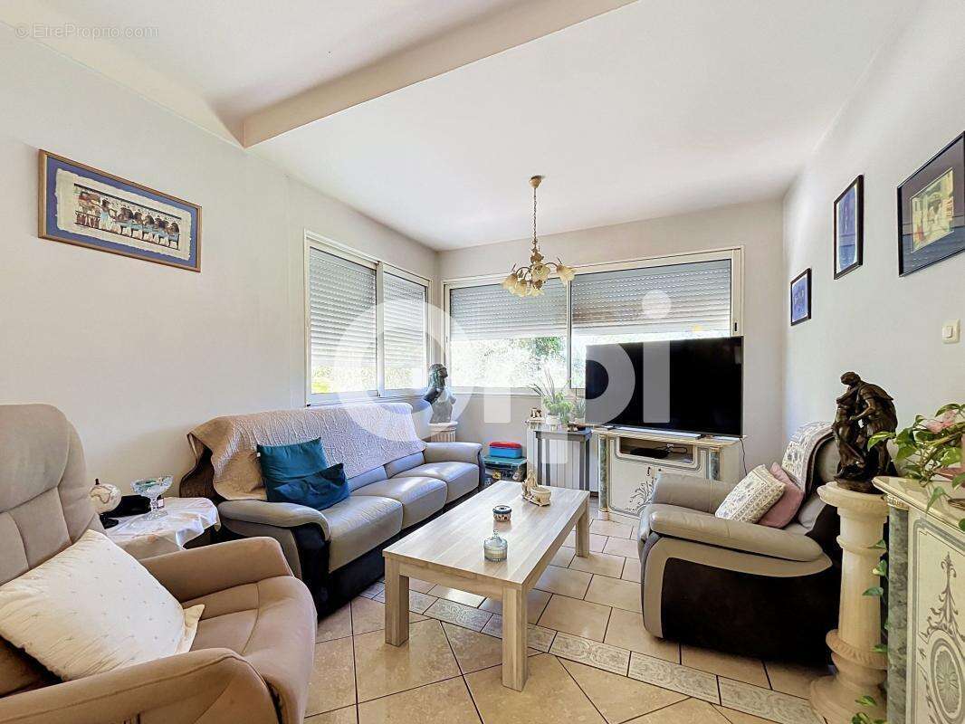  COUP DE CŒUR – Maison familiale avec jardin arboré, piscine et dépendance - photo 5