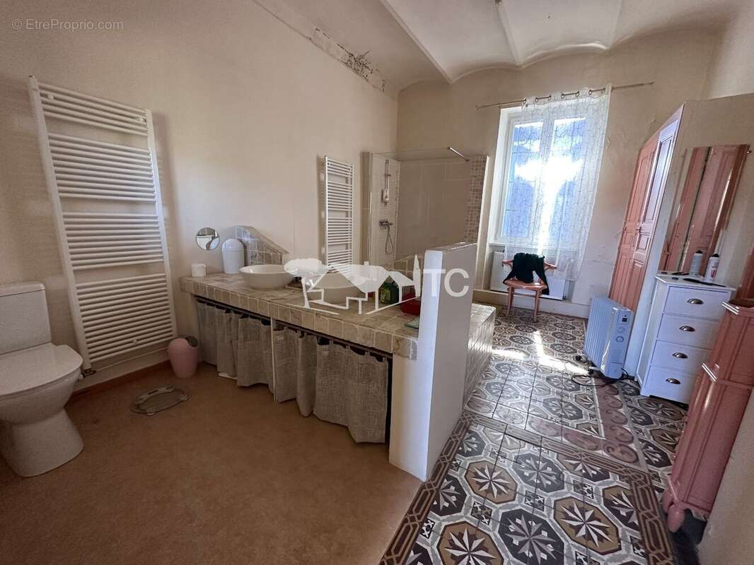 Maison ancienne de caractere avec piscine sur 3190m² de terrain - photo 8