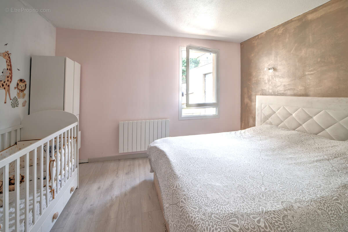 Appartement à PERON