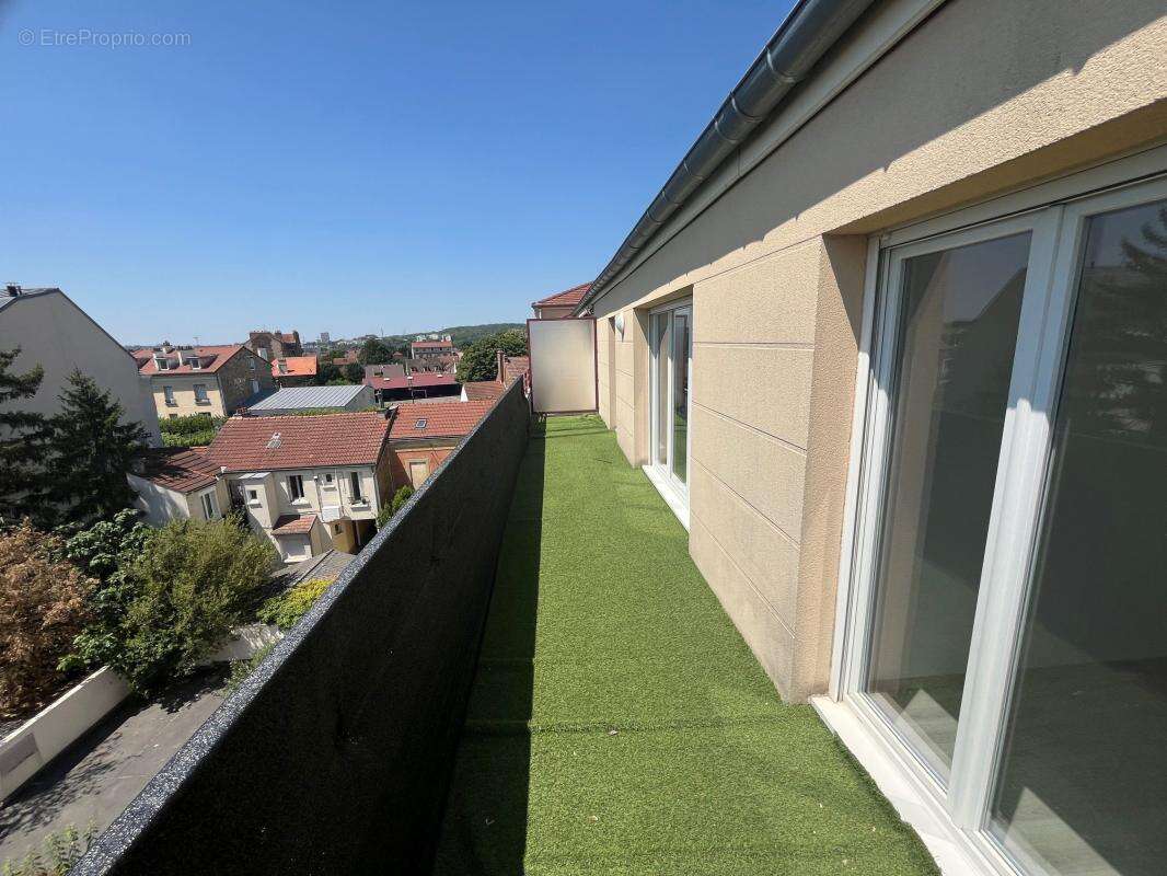 Appartement penthouse 2 pièces hyper centre de Chelles - photo 5