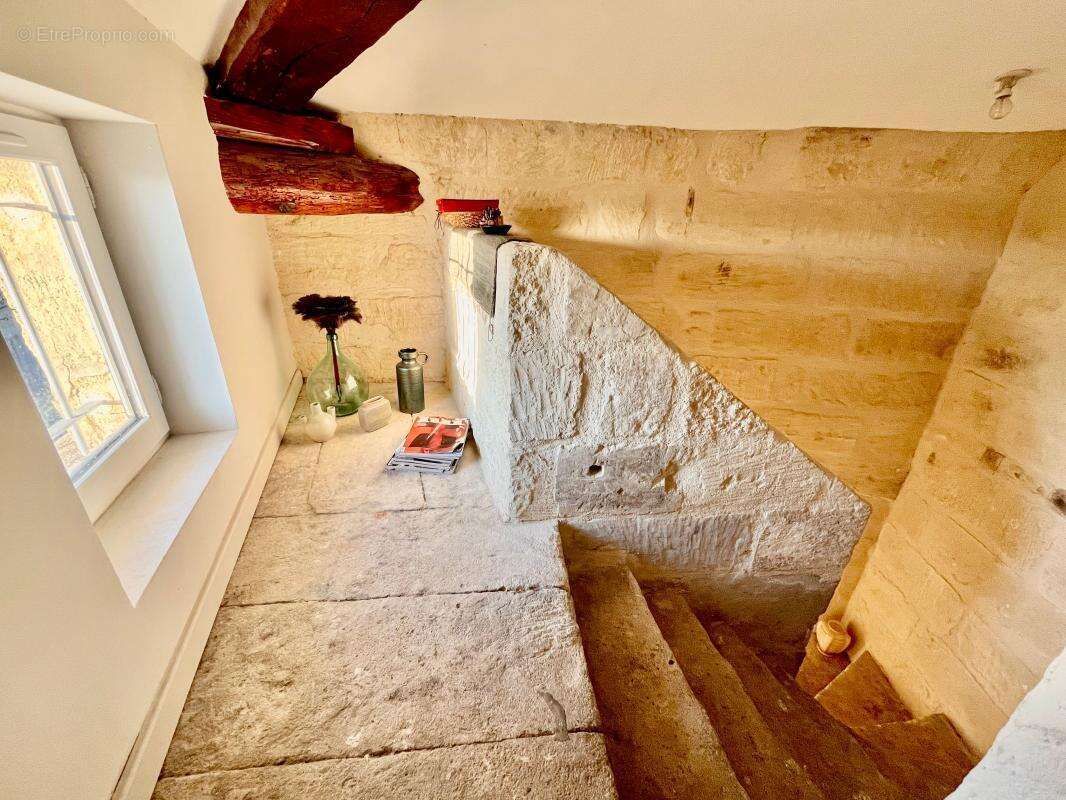 Centre d'Uzès, beau duplex rénové et climatisé - photo 9