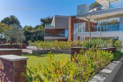 Appartement à LES ADRETS-DE-L&#039;ESTEREL