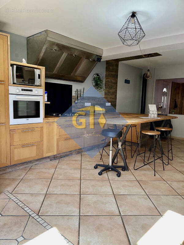 Maison à LAUDUN-L'ARDOISE