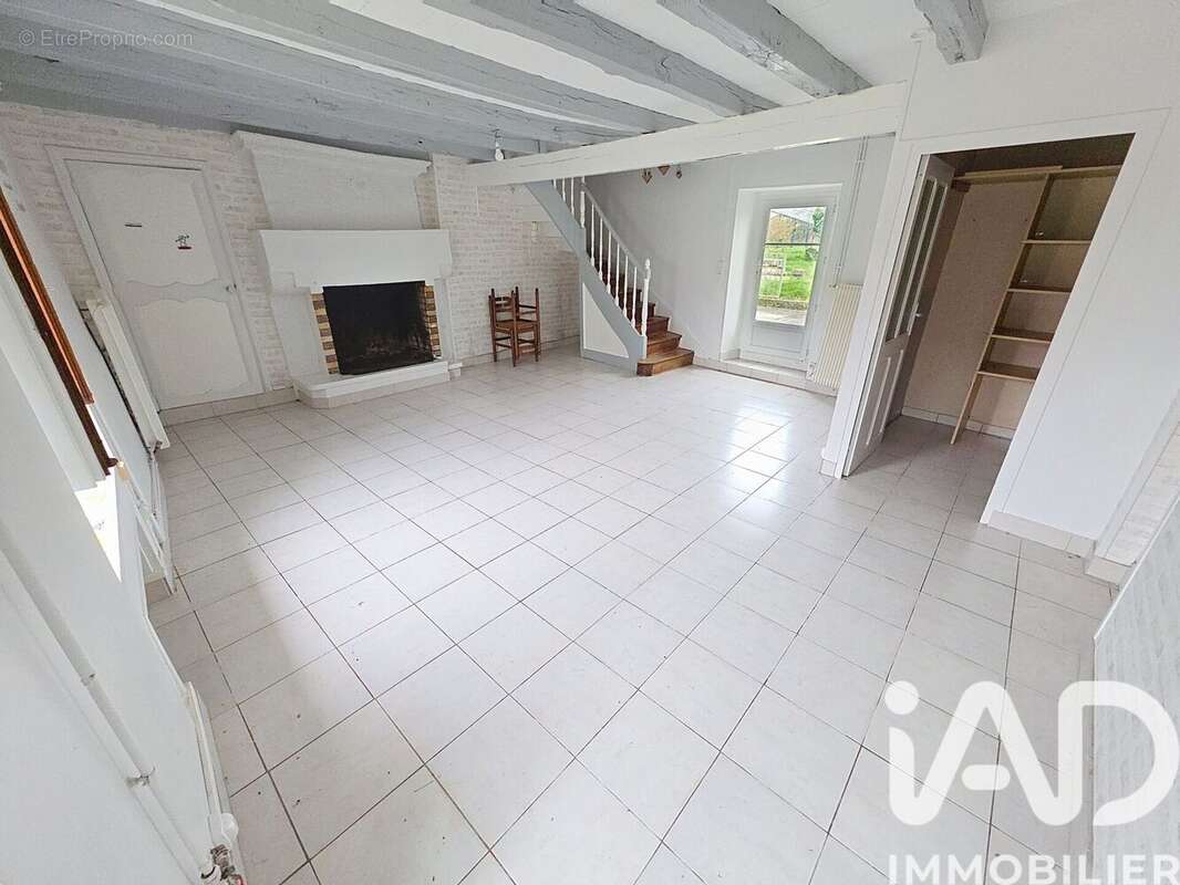 Photo 2 - Maison à VOUZAN
