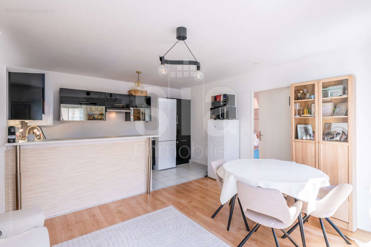 Appartement à LES LILAS