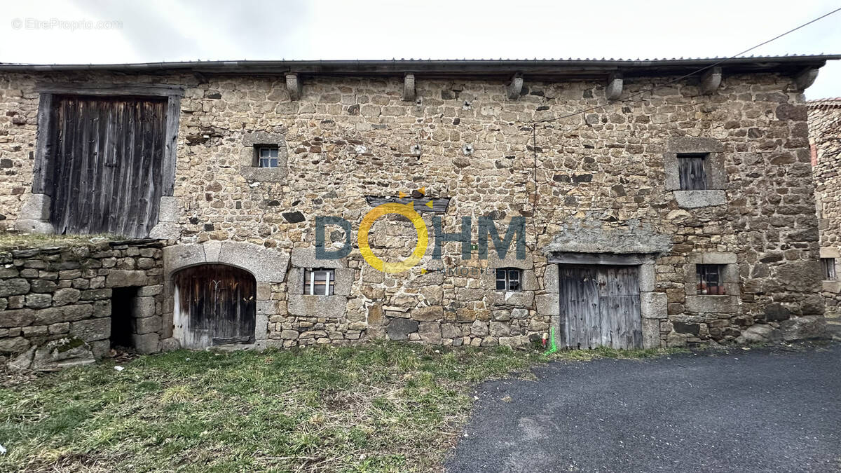 Parking à SAUGUES