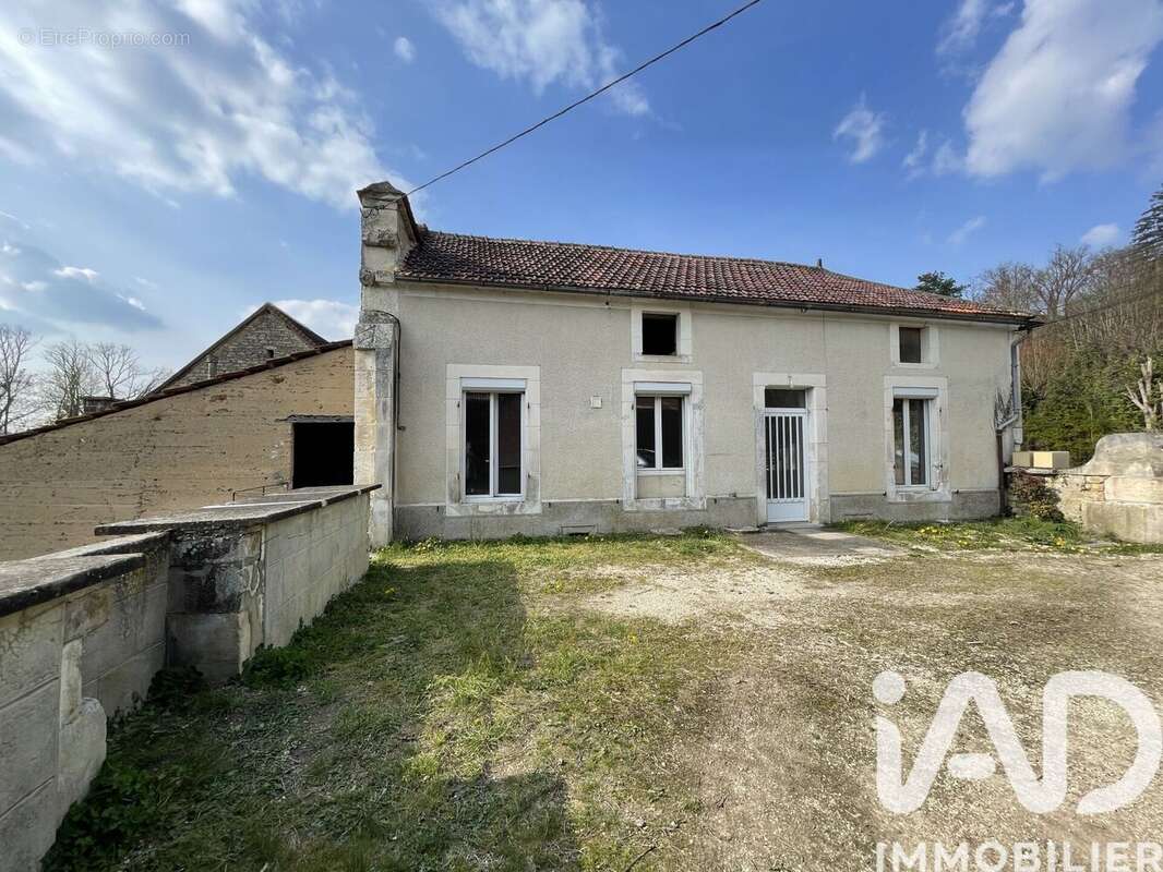 Maison 114 m² à Tronchoy  - photo 6