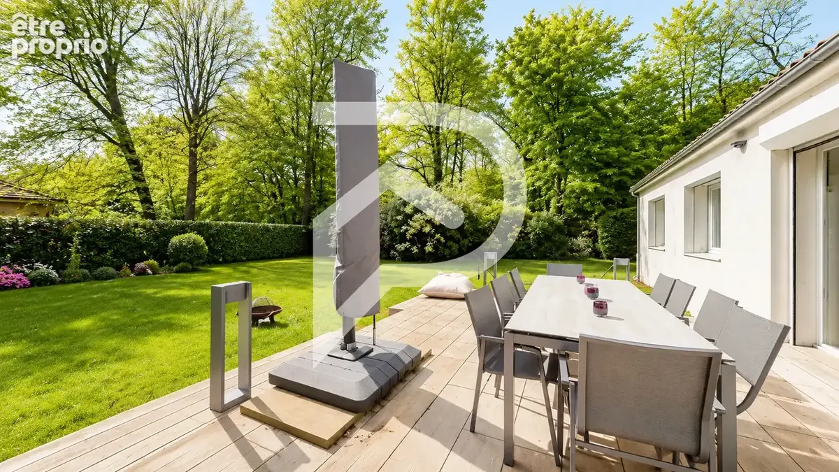 Maison familiale  de plain pied 150 m² Domaine privé sécurisé  Jardin 1000 m² plein sud  La Celle-Saint-Cloud Proche A13 et Parl - photo 2