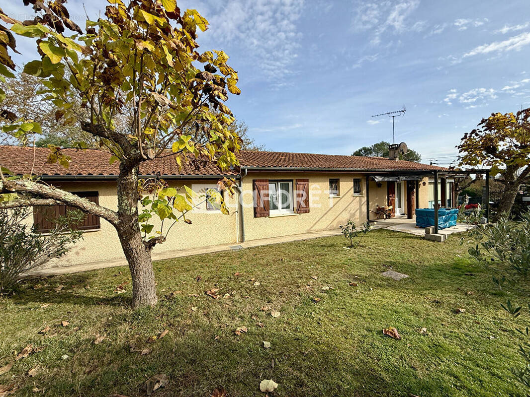 Maison à SAINT-MICHEL-DE-RIEUFRET