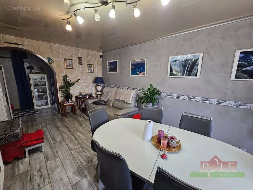 Appartement à SAINT-ROMAIN-EN-GAL