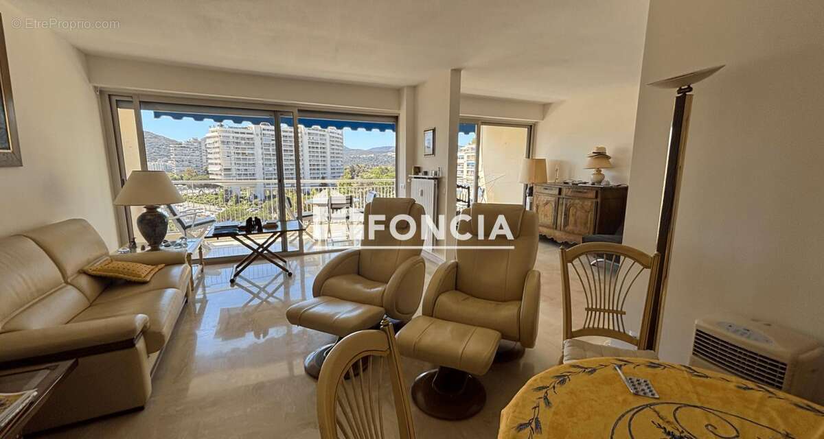 Appartement à MANDELIEU-LA-NAPOULE