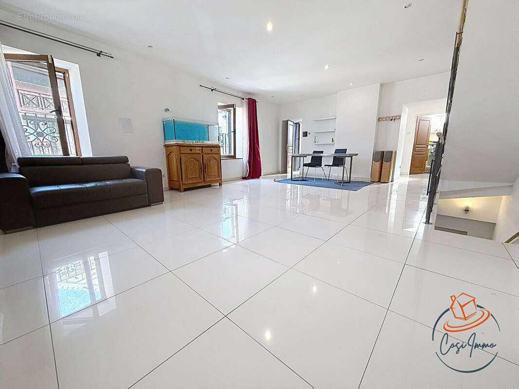 Appartement à SAINT-GENIS-POUILLY