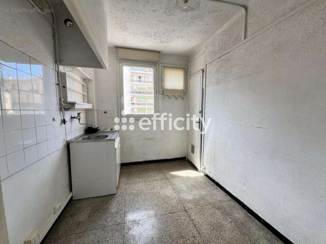 Appartement à MARSEILLE-4E