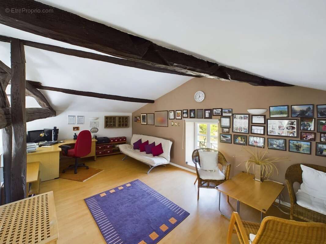 Belle rénovation pour cette Maison de village de 3 chambres/3 salles de bain avec jardins paysagers. - photo 6
