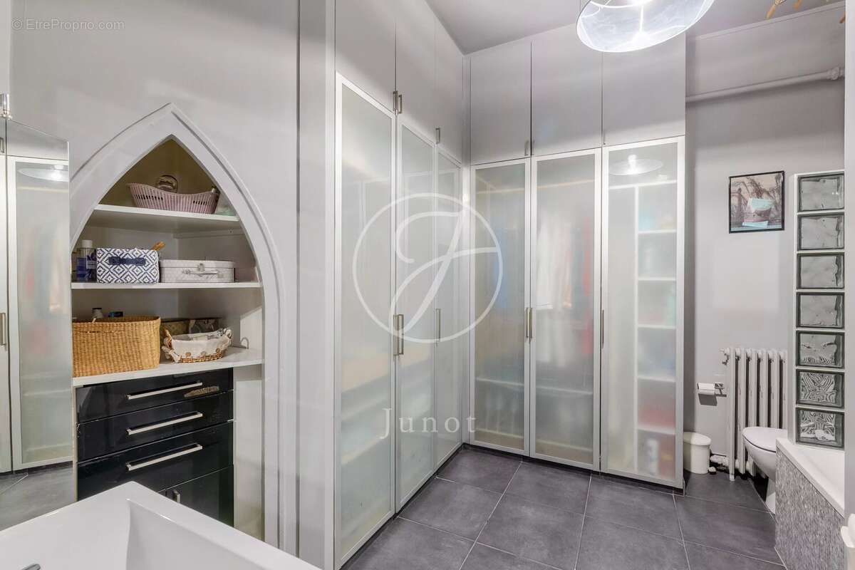 Appartement à PARIS-9E