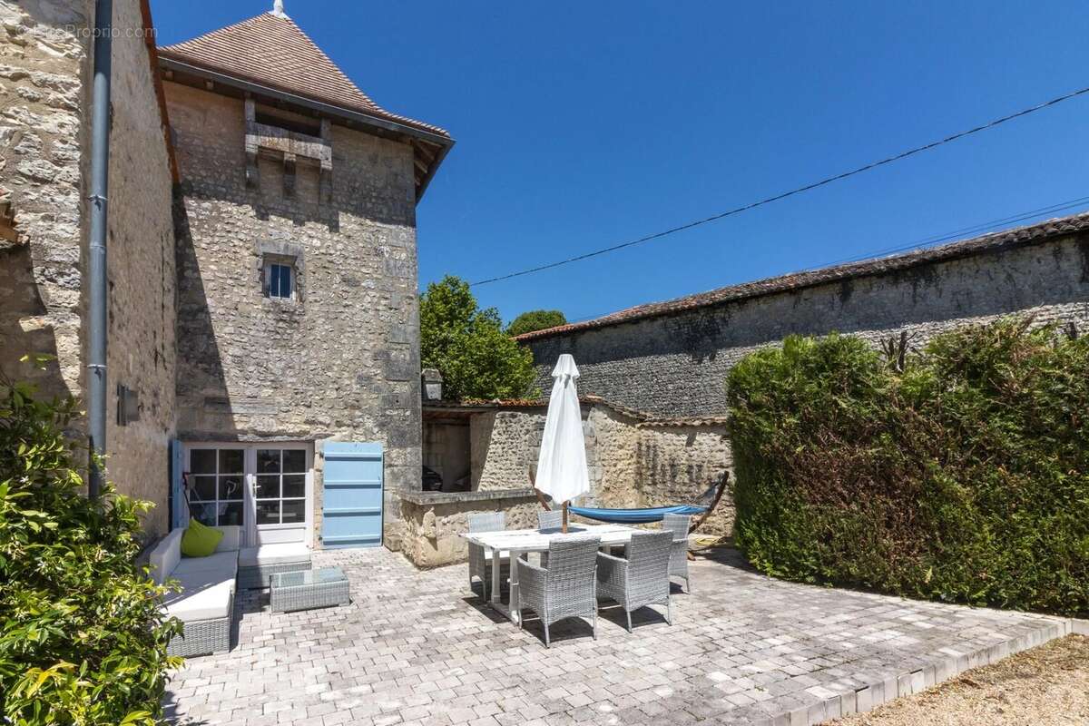 Maison à CHATEAUNEUF-SUR-CHARENTE