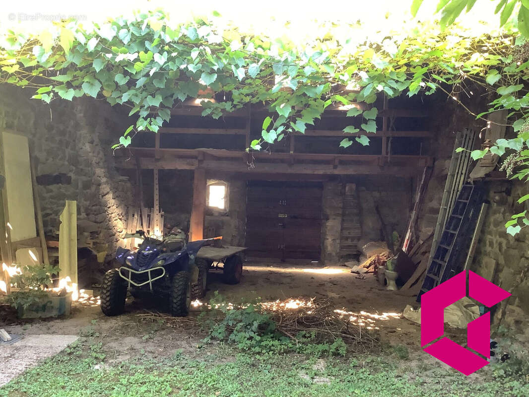 Maison à SAINT-JULIEN-VOCANCE