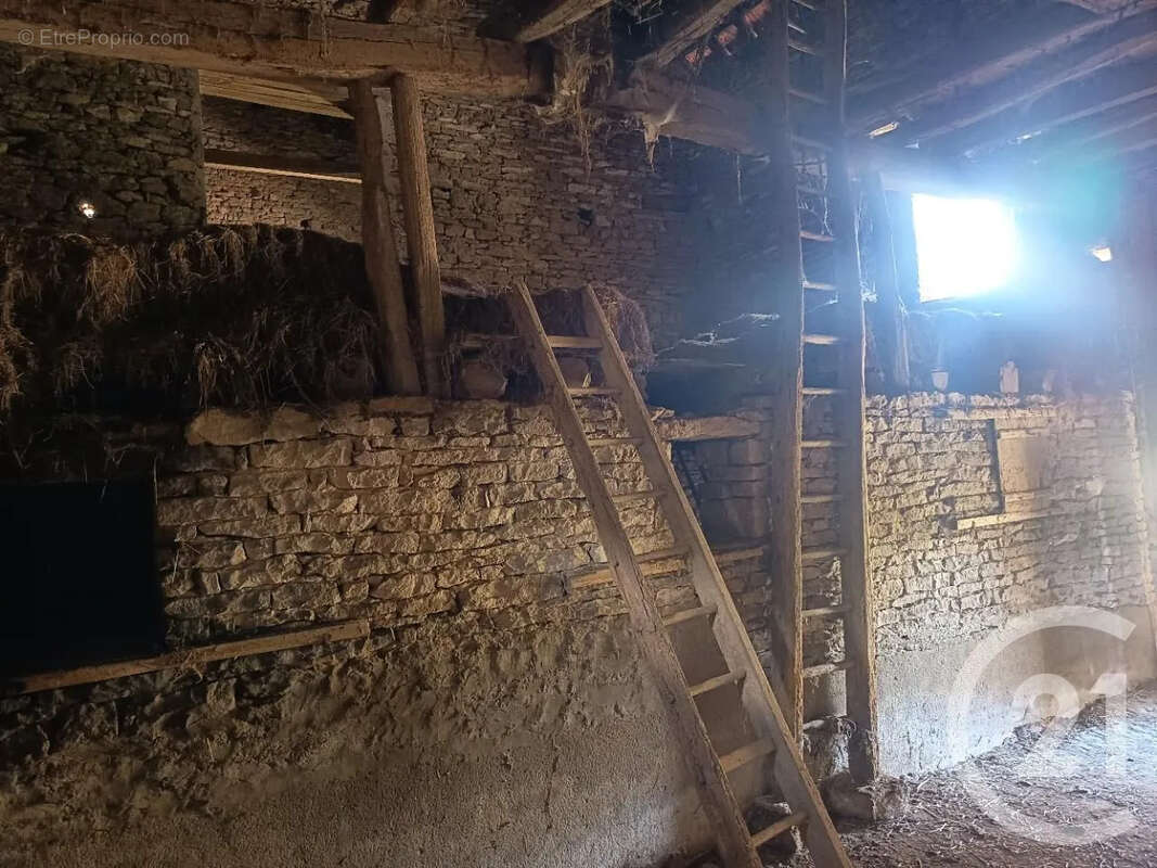 Maison à FONTENAY-PRES-VEZELAY