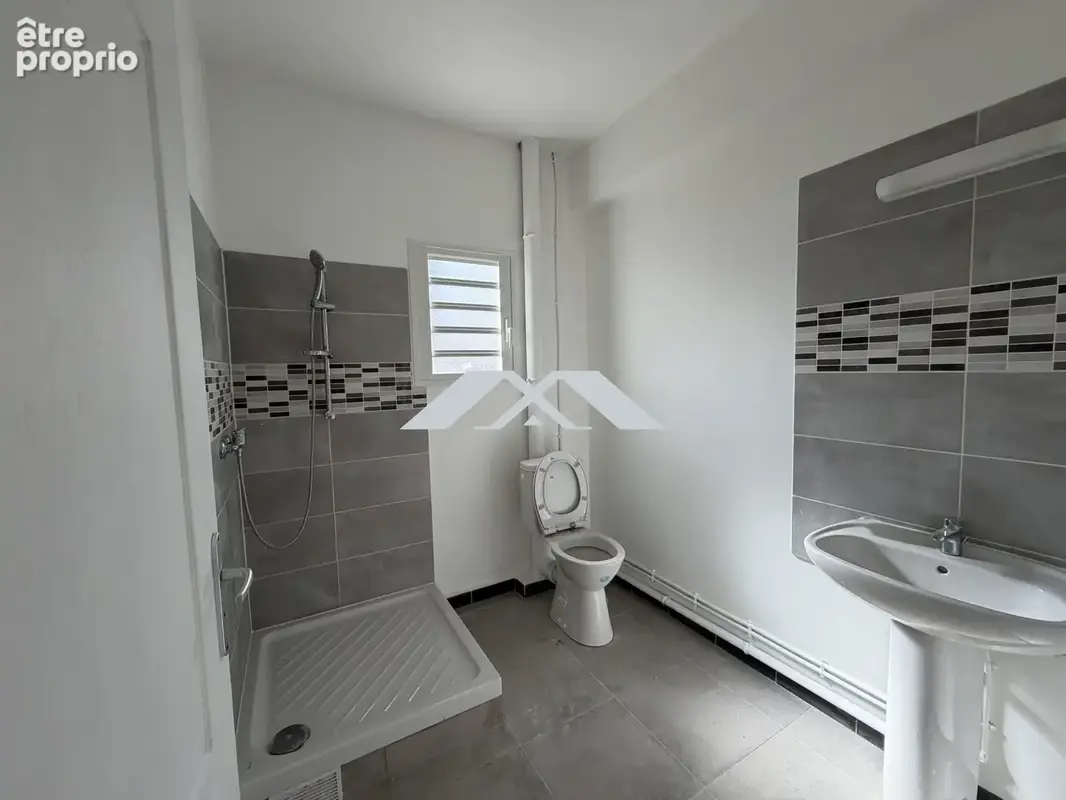 Commerce 700 m² à vendre à Le Tampon (97430) - photo 5