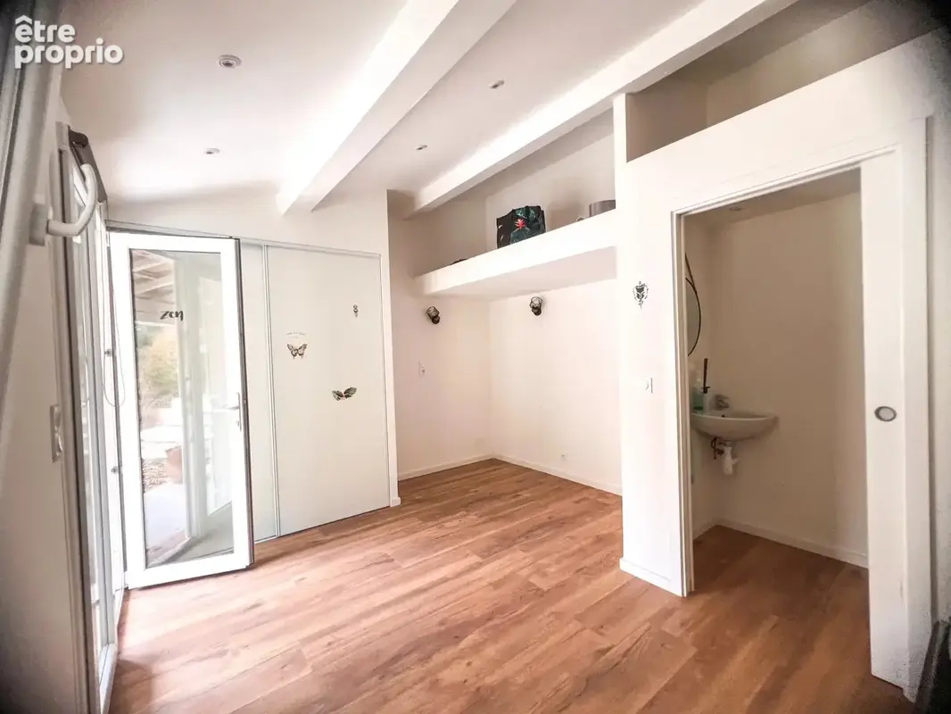 BAGNOLS EN FORET - Villa plain-pied avec piscine - photo 12