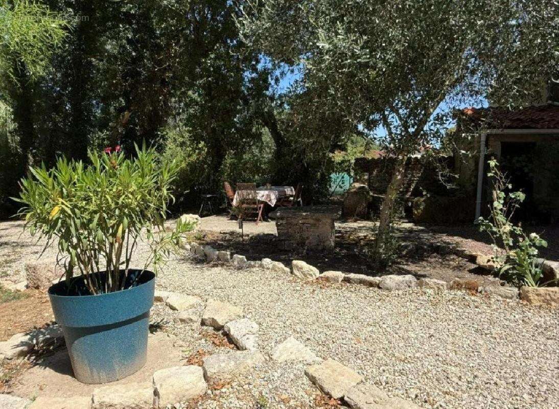 Maison 182 m² à Mansle  - photo 4