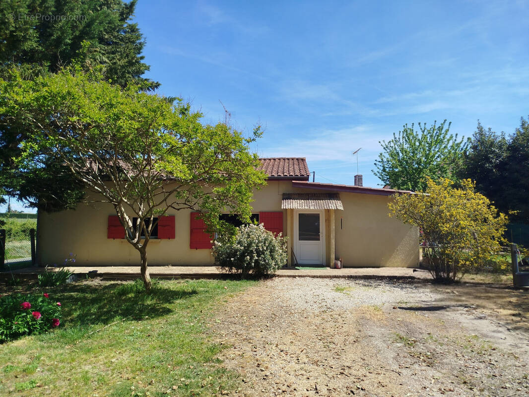 Maison à MASSUGAS