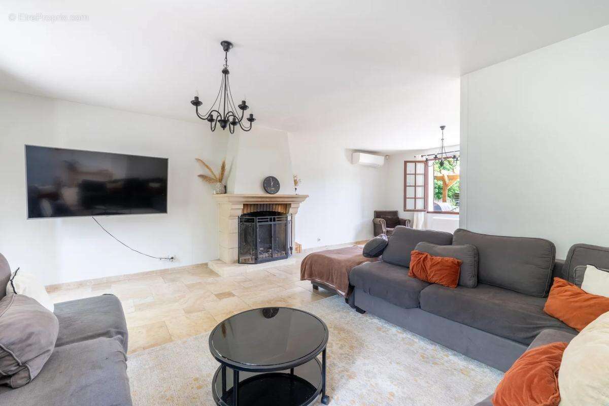 Maison à LE MESNIL-SAINT-DENIS