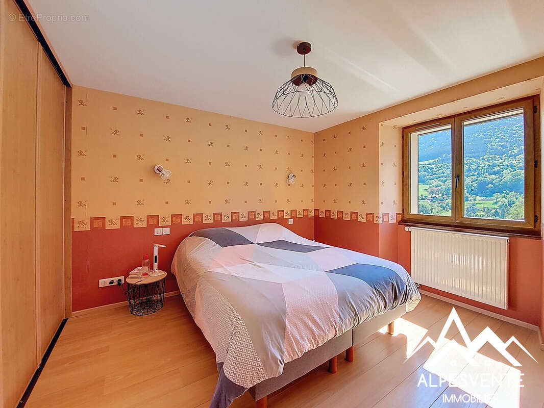 Appartement à VAILLY