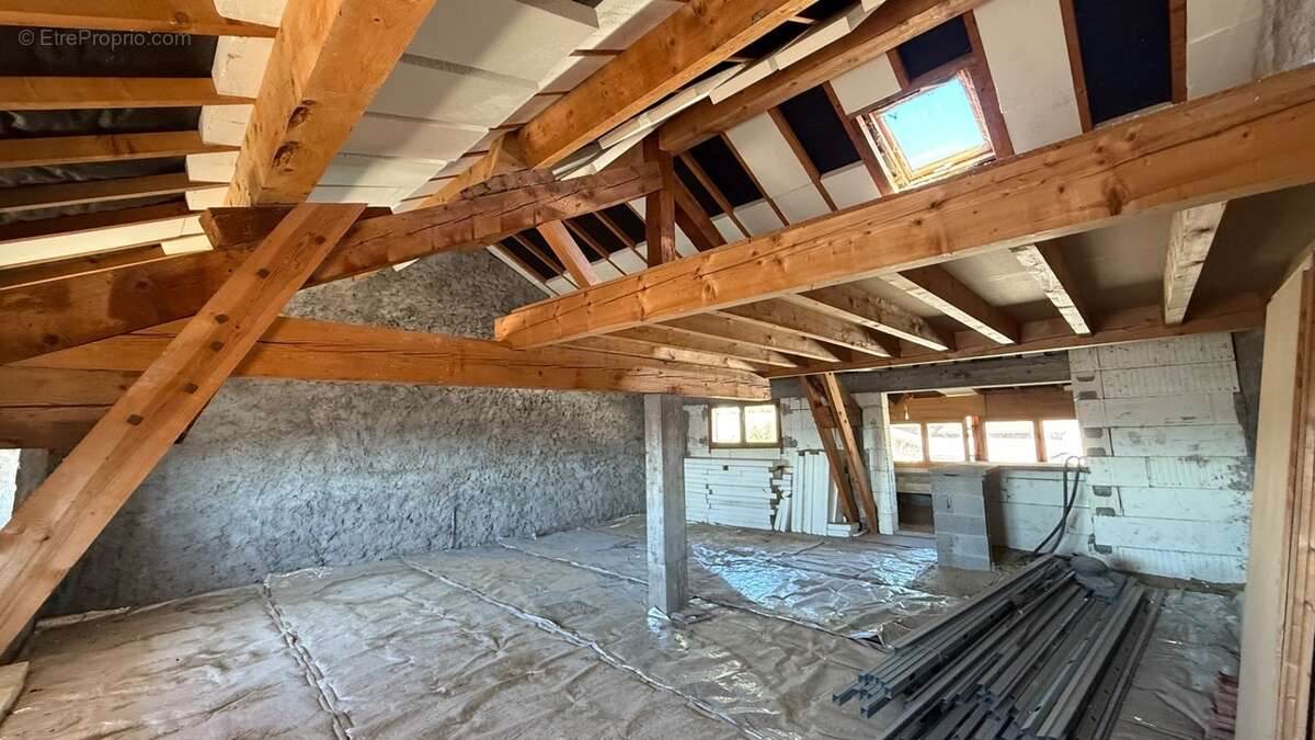 Appartement à LA MURETTE