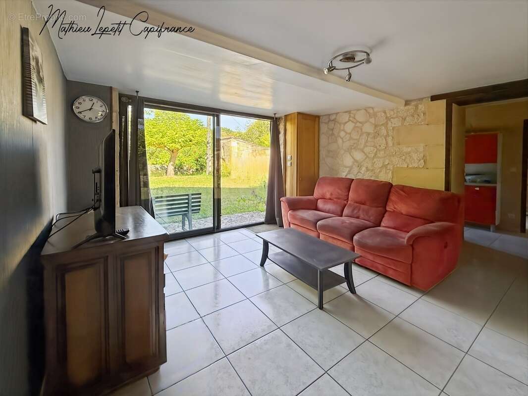 A vendre Maison en pierre de caractère de 240 m², pigeonnier, ancien séchoir à tabac et terrain clos de 2 065 m² – Lalinde 24150 - photo 10