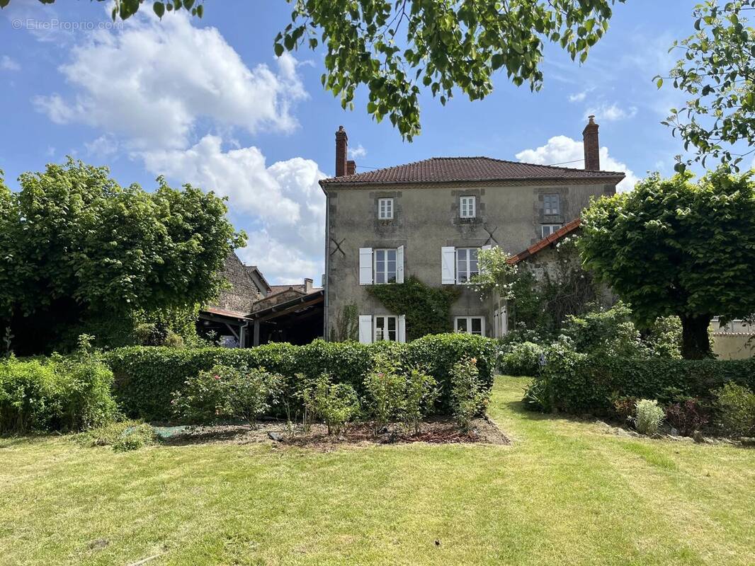 Maison à THIAT