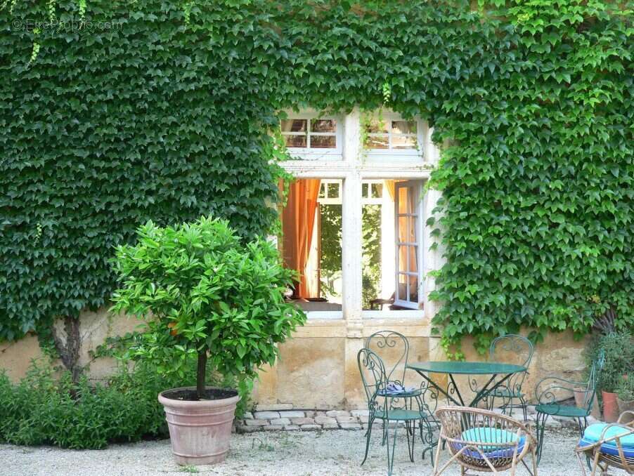 Maison à LIORAC-SUR-LOUYRE