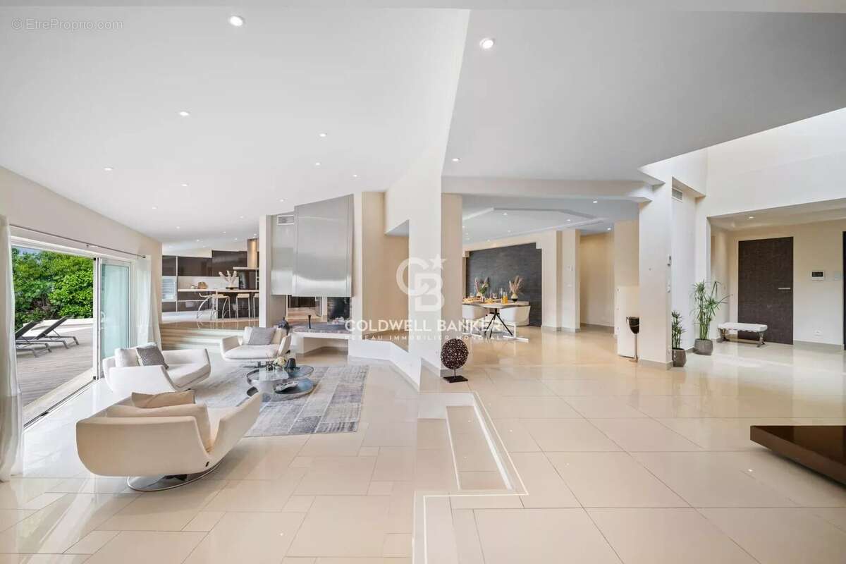 Maison à MOUGINS