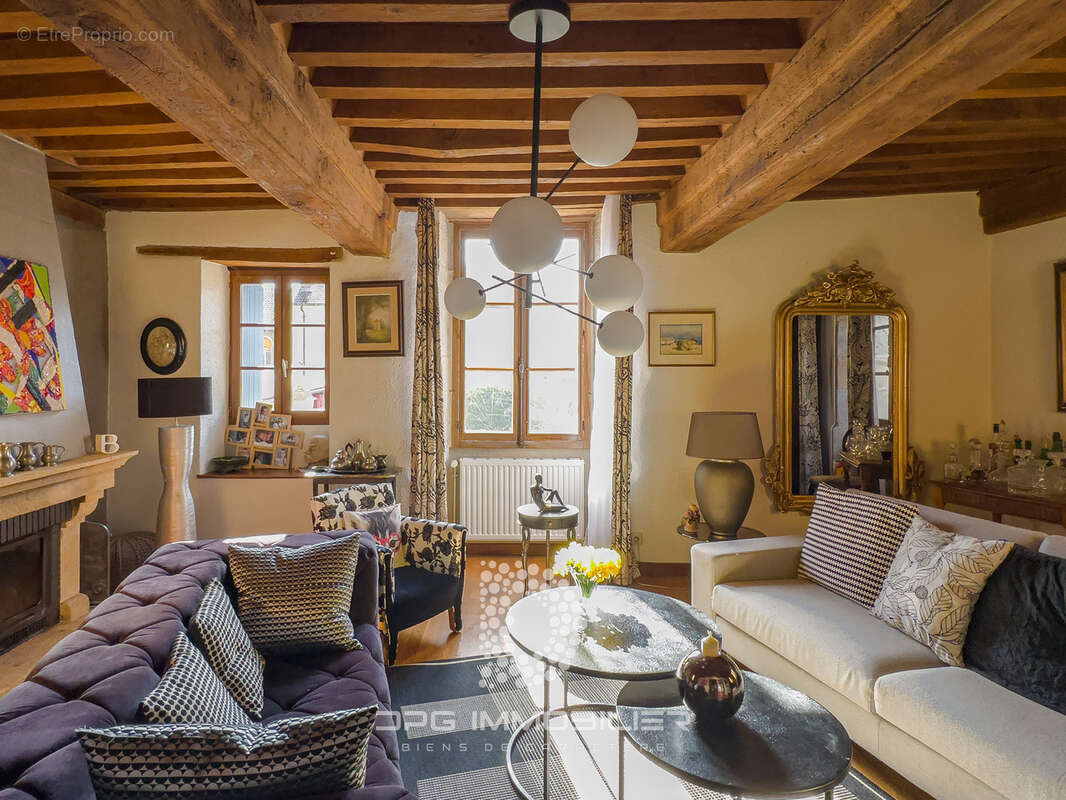 Maison à CHAROLLES