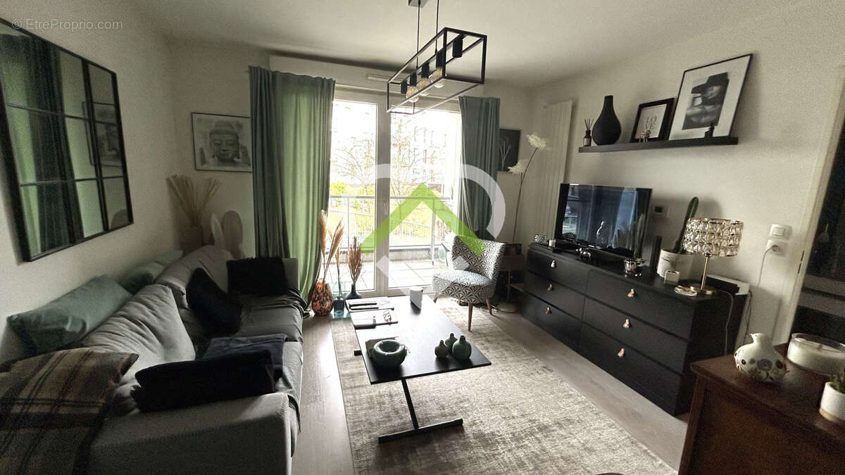 Centre de Wasquehal - Beau type 2 avec balcon et terrasse ! - photo 2