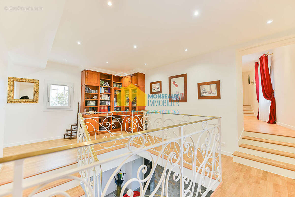Maison Linas 290 M² - photo 6
