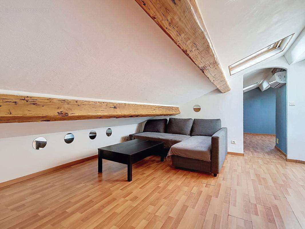 À vendre à Toulon Est (83100), appartement T2 mansardé en dernier étage - photo 4