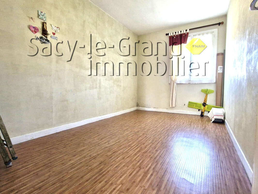 Maison à VERNEUIL-EN-HALATTE