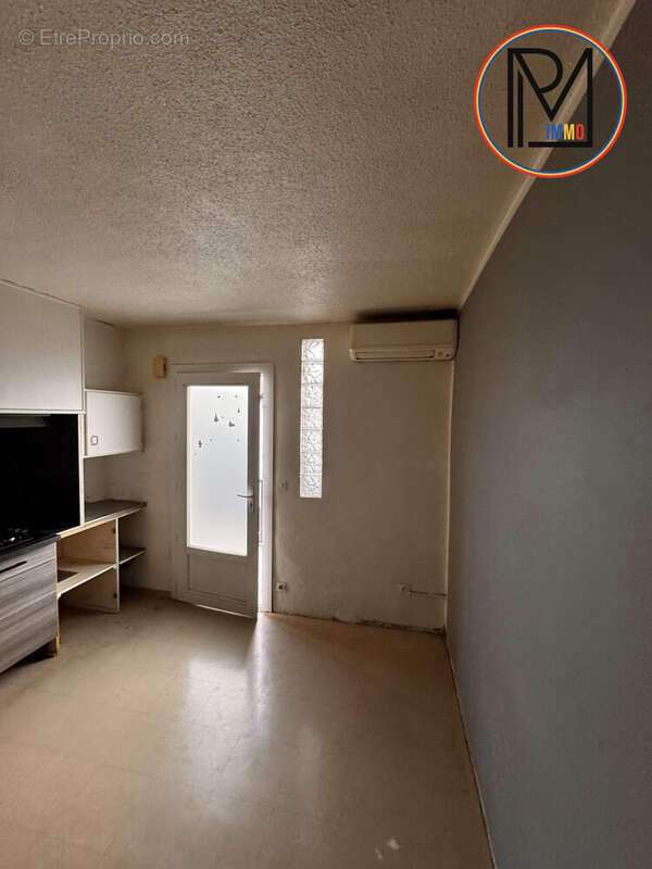 Entrée séjour cuisine  - Appartement à VENDARGUES