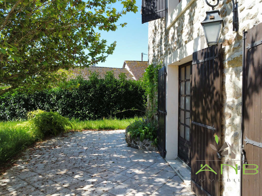 Maison à CHAMPNIERS-ET-REILHAC