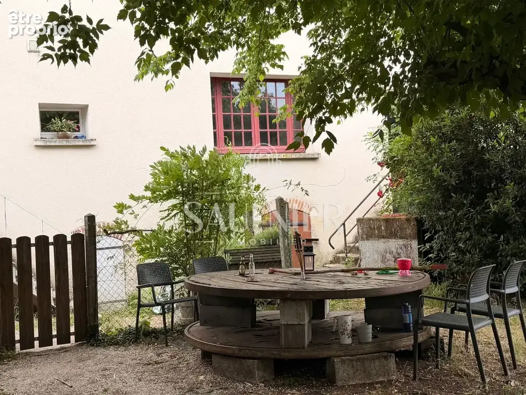 A monts, immeuble mixte avec local commercial + 3 logements - photo 4