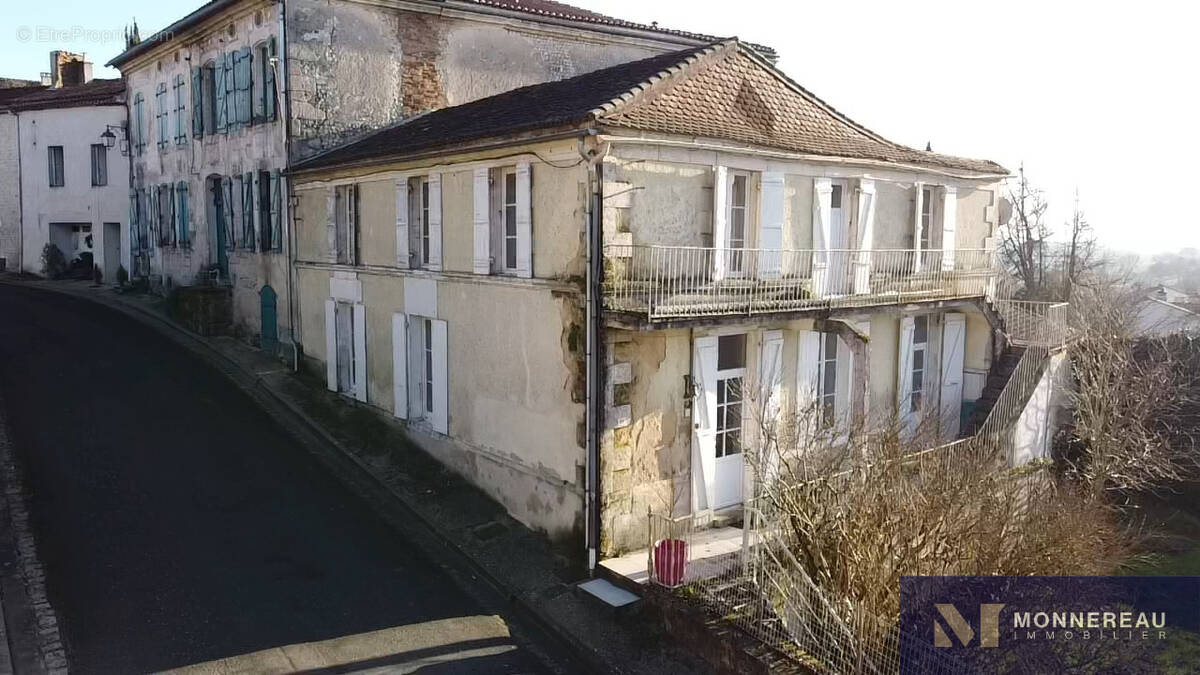 Maison à COURGEAC