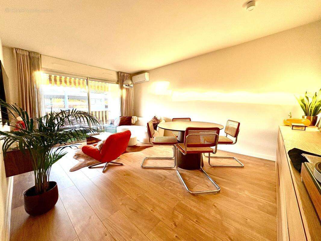 Appartement à LE CANNET