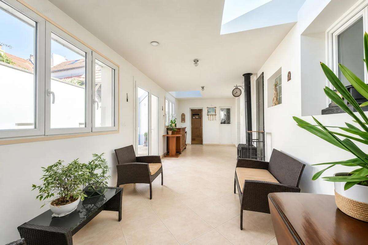 Maison de 11 pièces de 308 m² à Mitry-Mory - photo 9