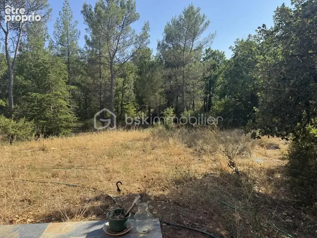 À Rocbaron (83136), superbe villa de plain-pied entièrement rénovée avec 3 chambres et grand terrain - photo 12